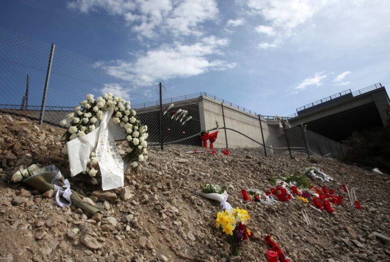 Τέμπη: Τρισάγιο μνήμης στο σημείο της τραγωδίας τρία χρόνια μετά