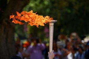 Θεσσαλονίκη: Δείτε την εντυπωσιακή άφιξη της Ολυμπιακής Φλόγας!(VID)