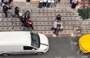 Χαμός για μια θέση πάρκινγκ: Τον πυροβόλησαν μπροστά σε περαστικούς!(VID)