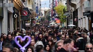 Ανοιχτά αύριο Κυριακή τα καταστήματα – Το ωράριο λειτουργίας των επιχειρήσεων