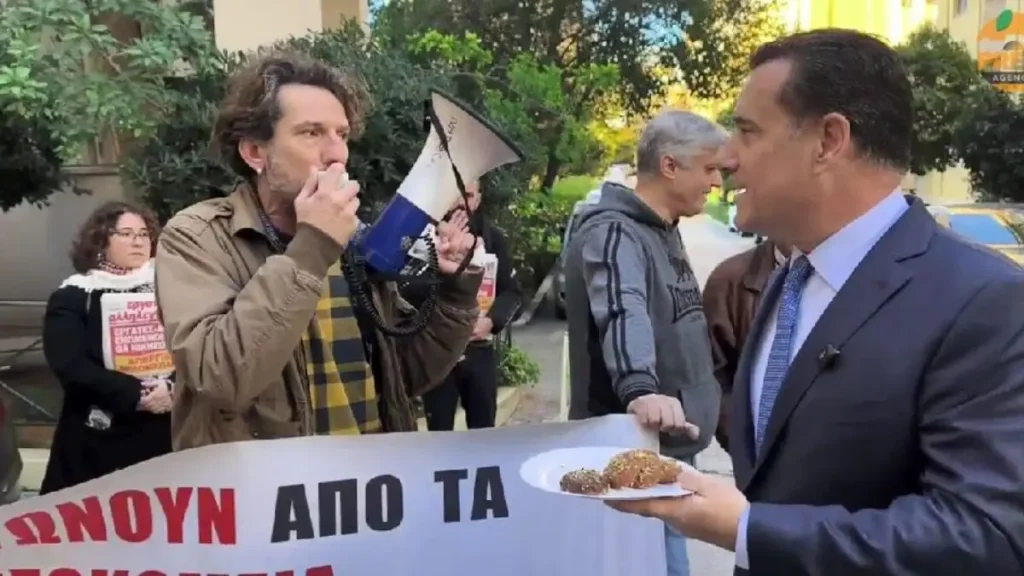 Ένταση στο «Έλενα Βενιζέλου»: Οι εργαζόμενοι αρνήθηκαν τα μελομακάρονα του Γεωργιάδη