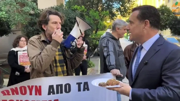 Ένταση στο «Έλενα Βενιζέλου»: Οι εργαζόμενοι αρνήθηκαν τα μελομακάρονα του Γεωργιάδη