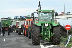 Μπλόκα αγροτών: Τι αλλάζει στα διόδια το Σαββατοκύριακο – Το σχέδιο για τις επόμενες μέρες