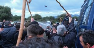 Κρήτη: Η ΕΛ.ΑΣ. διαψεύδει τη χρήση πλαστικών σφαιρών στα επεισόδια με αγρότες