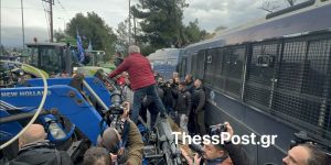Ένταση στα «Πράσινα Φανάρια»: Τα ΜΑΤ έκοψαν την πορεία των αγροτών προς το αεροδρόμιο
