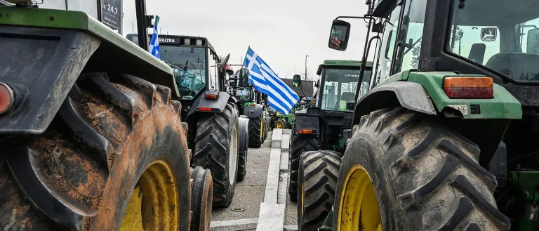 ΚΚΕ: «Να σταματήσουν εδώ και τώρα οι διώξεις σε αγωνιζόμενους αγρότες των μπλόκων»