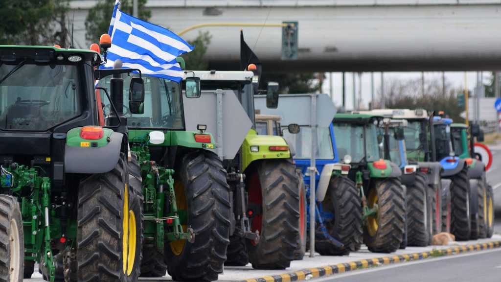 Αγρότες: «Δεν φεύγουμε αν δεν δικαιωθούμε» – Όλα τα μπλόκα μέχρι και τα Φώτα