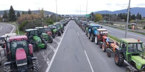 Λαμία: Μπλόκο μίας ώρας από τους αγρότες – Κλείνουν τον Μπράλο και τους παραδρόμους