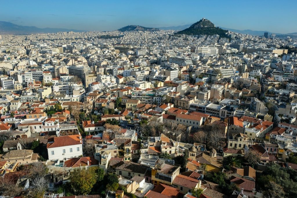 Για ποιες κατοικίες μειώνεται ο ΕΝΦΙΑ το 2026