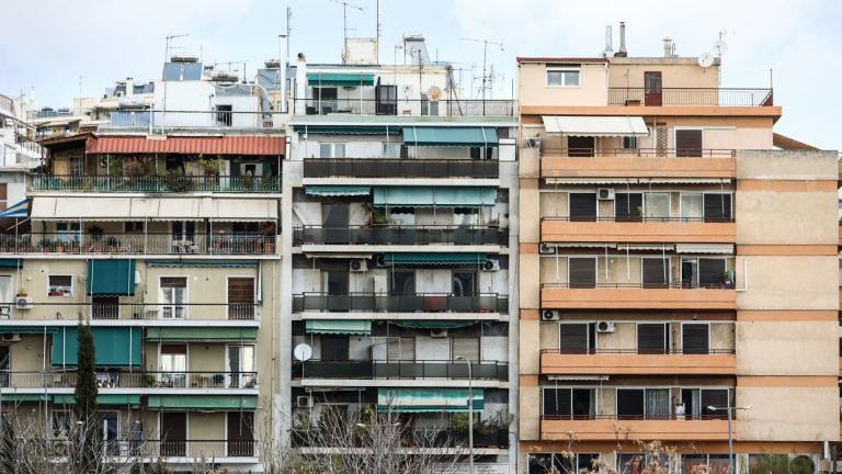 Ακίνητα εκτός ελέγχου: Πόσο κοστίζει πλέον ένα τριάρι στην Αττική