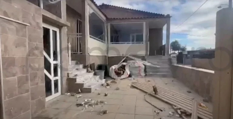 Αλεξανδρούπολη: Οργή μετά τον θάνατο του 3χρονου – Κατεστραμμένο το σπίτι της οικογένειας