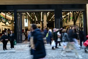 Νέο μοντέλο συναλλαγών: Πώς θα γίνεται ανάληψη μετρητών μέσα από καταστήματα