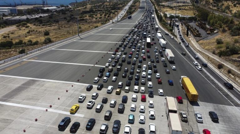 Σε εξέλιξη η έξοδος των εκδρομέων: Σε ποια σημεία απαιτείται υπομονή