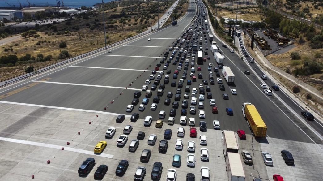 Σε εξέλιξη η έξοδος των εκδρομέων: Σε ποια σημεία απαιτείται υπομονή