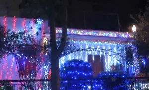 Το πιο viral σπίτι των Χριστουγέννων βρίσκεται στο Χαλάνδρι –Ο εντυπωσιακός στολισμός(VID)