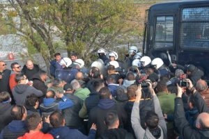 Έκλεισαν την Εθνική στα Μάλγαρα οι αγρότες με τα τρακτέρ
