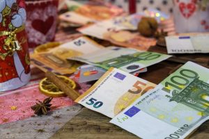 Αντίστροφη μέτρηση για το Δώρο Χριστουγέννων – Πότε μπαίνουν τα χρήματα