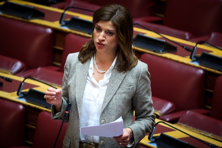 Αποκλεισμός εκπαιδευτικών από τα επιδόματα θέρμανσης και ενοικίου – Η Νοτοπούλου ζητά άμεση λύση