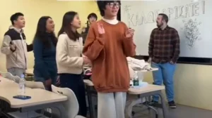 Tiktok Viral: Κινέζοι φοιτητές τραγουδούν στα Ελληνικά και ξεσηκώνουν το διαδίκτυο- Βίντεο