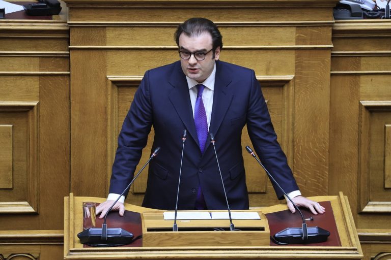 Πιερρακάκης για ΕΛΤΑ: Δεν προβλέπεται κλείσιμο, αλλά μετασχηματισμός καταστημάτων