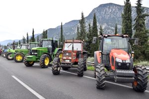 Αγροτικές κινητοποιήσεις στη Λαμία: Μπλόκο στον Μπράλο – Κλειστή η εθνική και το επαρχιακό δίκτυο