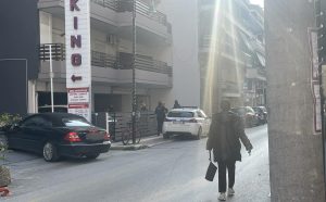 Λάρισα: Νεκρός 54χρονος μετά από πτώση από ταράτσα στο κέντρο της πόλης