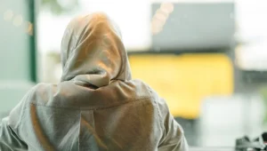 Αυστρία: Ψηφίστηκε η απαγόρευση ισλαμικής μαντίλας για κορίτσια κάτω των 14 ετών