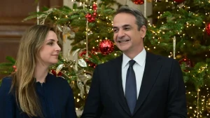 Τασούλας και Μητσοτάκης άκουσαν τα κάλαντα της Πρωτοχρονιάς