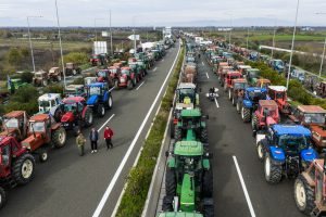 Θεσσαλονίκη: Παραμένουν τα αγροτοκτηνοτροφικά μπλόκα στα τελωνεία