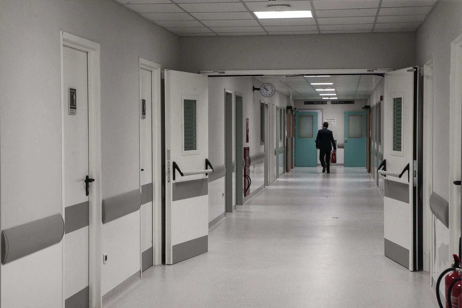 Σοκ στο Λουτράκι: Νεκρός 17χρονος μετά από μαχαίρωμα