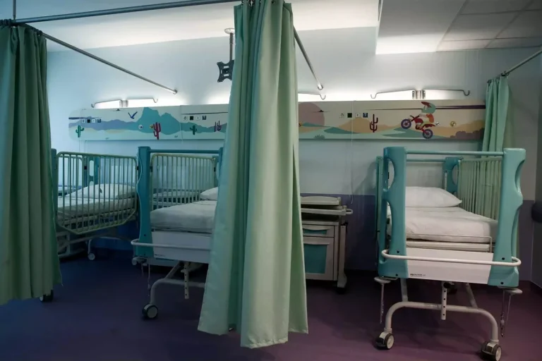 Στο κόκκινο τα παιδιατρικά: 500 παιδιά σε 24 ώρες στο «Αγλαΐα Κυριακού»