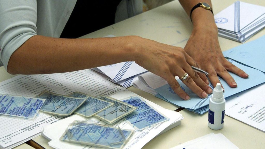 Αντίστροφη μέτρηση για τις παλιές ταυτότητες