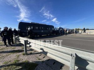 (upd): Γέφυρα Ρίου-Αντιρρίου: Μπλόκο της ΕΛ.ΑΣ. σε αγρότες που επιχειρούν να φτάσουν στα διόδια