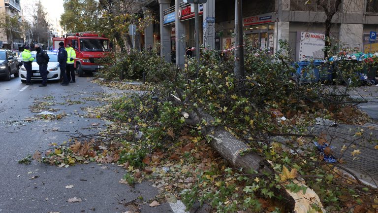 Χαμηλές θερμοκρασίες στην Κεντρική Μακεδονία – 710 κλήσεις στην Πυροσβεστική λόγω ανέμων