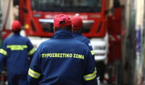 Συναγερμός στη Θεσσαλονίκη: Καπνοί από γεμάτο βυτιοφόρο σε...