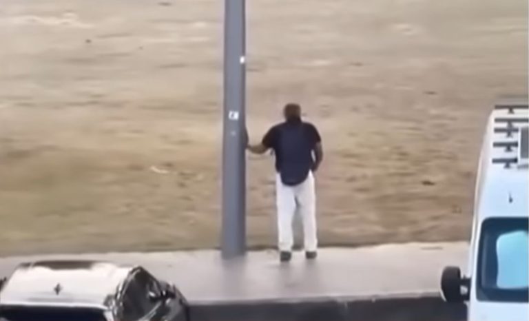 Πρόσφυγας, πατέρας και ήρωας: Ποιος είναι ο άνδρας που έτρεξε προς τους πυροβολισμούς