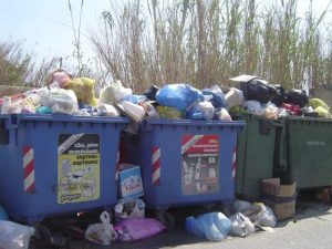 Χανιά: Στο νοσοκομείο εργαζόμενοι καθαριότητας από τοξικές αναθυμιάσεις σε κάδο