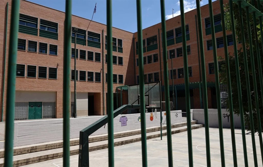 Χαϊδάρι: Πώς έπεσε η 13χρονη από το μπαλκόνι