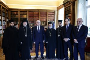 Τασούλας – Ελπιδοφόρος: Στο Προεδρικό Μέγαρο για ενίσχυση των δεσμών