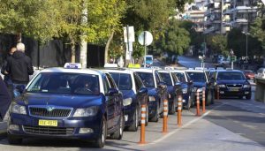 Θεσσαλονίκη: Μηχανοκίνητη πορεία ταξί προς το ΥΜΑΘ – «Τελείωσε ο διάλογος»