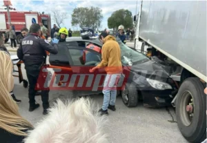 Πάτρα: Σύγκρουση ΙΧ με φορτηγό – Εγκυος γυναίκα μεταφέρθηκε στο νοσοκομείο