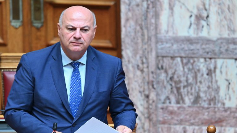 Εκρηκτικό κλίμα στην Πειραιώς: Οι βουλευτές της ΝΔ στριμώχνουν τον Τσιάρα για το αγροτικό