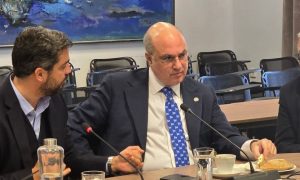 «Έφαγα πέντε καλιτσούνια και δεν κατάλαβα τι θέλετε» – Η  επική ατάκα στη σύσκεψη στα Χανιά