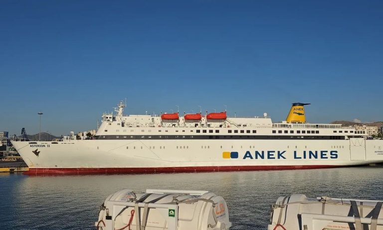 Ηράκλειο: Προσωρινή απαγόρευση απόπλου για το «ΑΣΤΕΡΙΩΝ ΙΙ» λόγω μηχανικής βλάβης