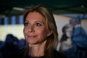Ένα βήμα μπροστά η Καρυστιανού, ένα βήμα πίσω ο Σαμαράς
