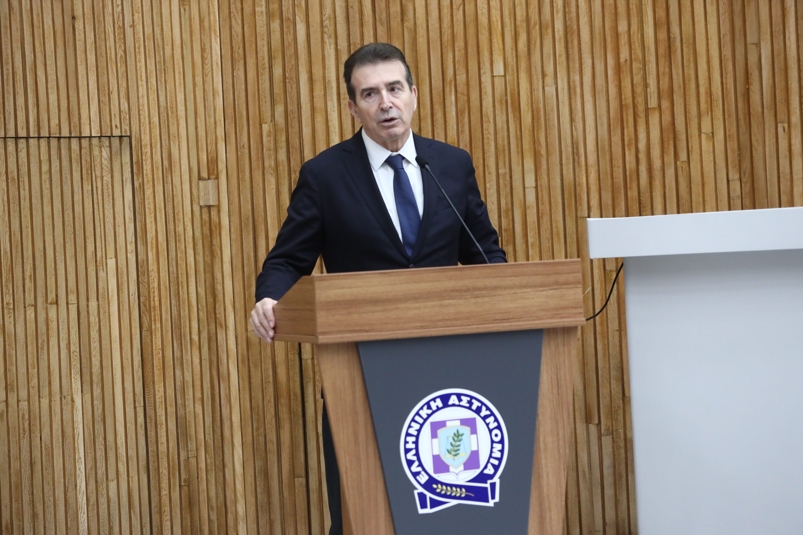 Χρυσοχοΐδης: «Η τραγωδία στα Τρίκαλα μας γεμίζει βαθιά θλίψη»