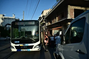 Επίθεση με αεροβόλο σε λεωφορείο στη Δυτική Αττική