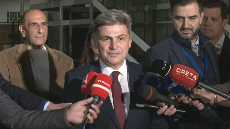 Φαραντούρης για τη διαγραφή του από τον ΣΥΡΙΖΑ: «Δεν παραδίδω την έδρα μου»