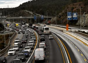 Θεσσαλονίκη: Νταλίκα «δίπλωσε» στον Περιφερειακό