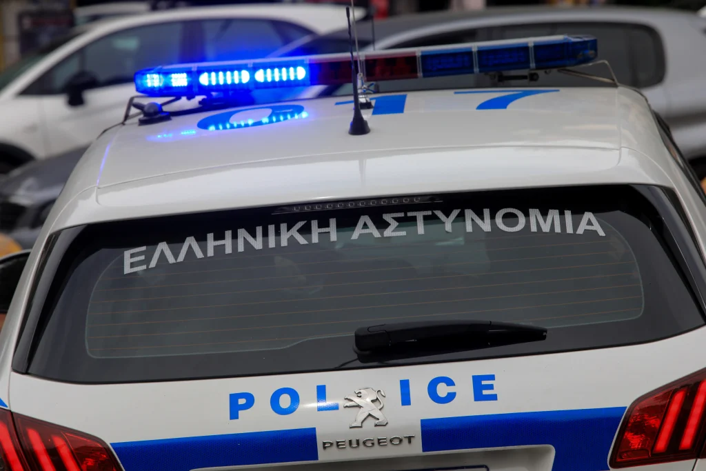 Ίος: 28χρονος δάγκωσε αστυνομικό διοικητή στην προσπάθειά του να διαφύγει